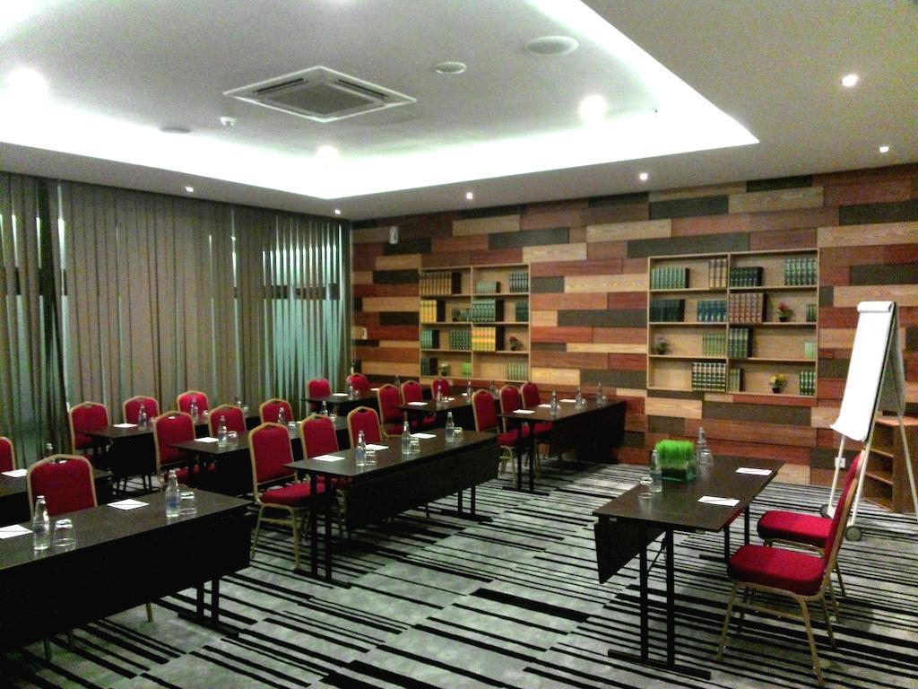 Fairfield By Marriott Bali Kuta Ngurah Rai Кута Экстерьер фото
